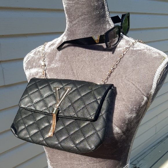 NWOTQuilted Crossbody+Matching Sunglassed with Gold Accent - Picture 3 of 6